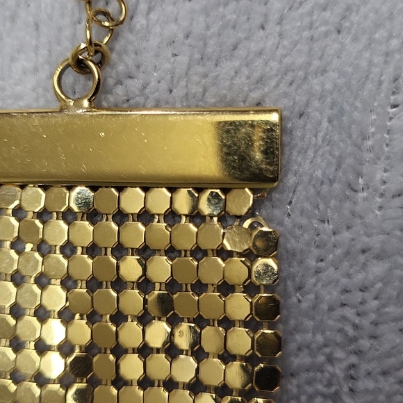 Avon Goldtone Bracelet & Earrings Set - Picture 15 of 15